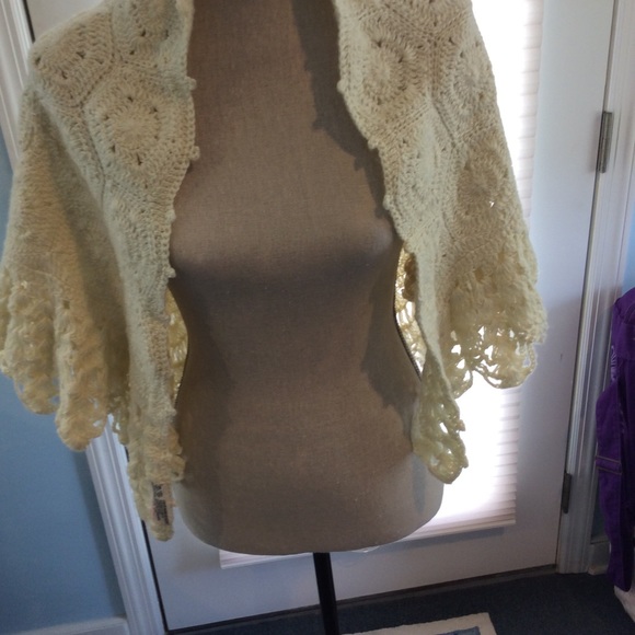 Knitted shawl - Picture 2 of 4